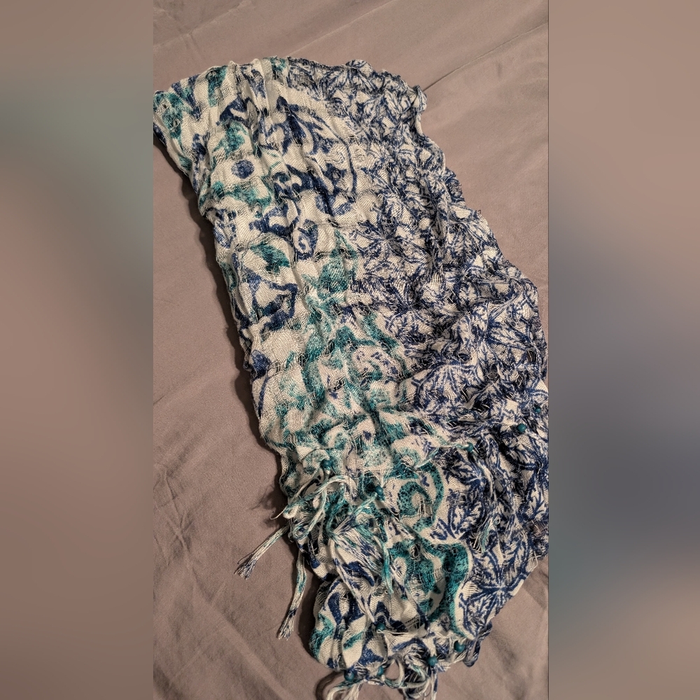 Lightweight blue/green scarf